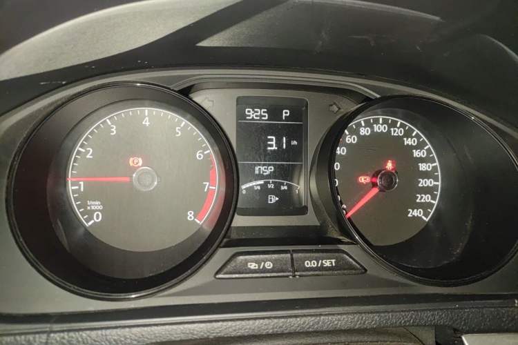 Used Volkswagen Lavida 2017 1.6L Automatic Fashion Edition Instrument Cluster