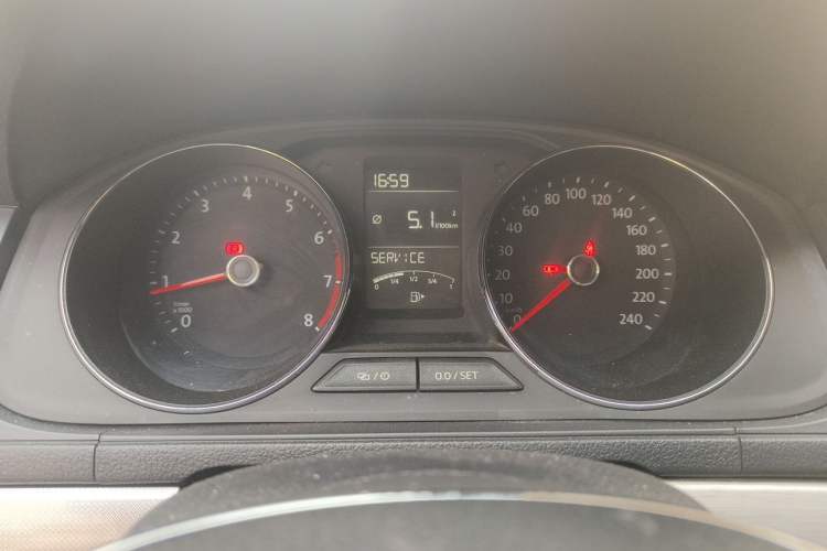 Used Volkswagen Lavida 2017 1.6L Manual Comfort Edition Instrument Cluster