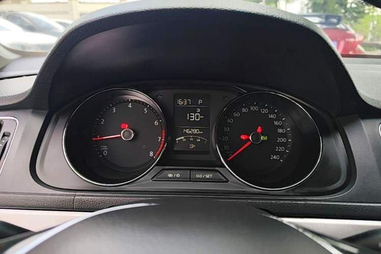Used Volkswagen Lavida 2017 1.6L Automatic Comfort Edition Instrument Cluster