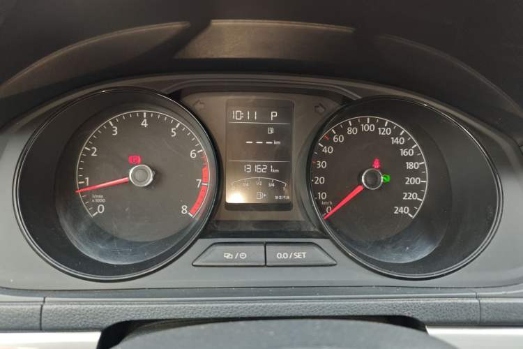 Used Volkswagen Lavida 2017 1.6L Automatic Fashion Edition Instrument Cluster