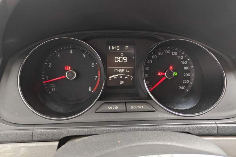 Used Volkswagen Lavida 2017 1.6L Automatic Comfort Edition Instrument Cluster