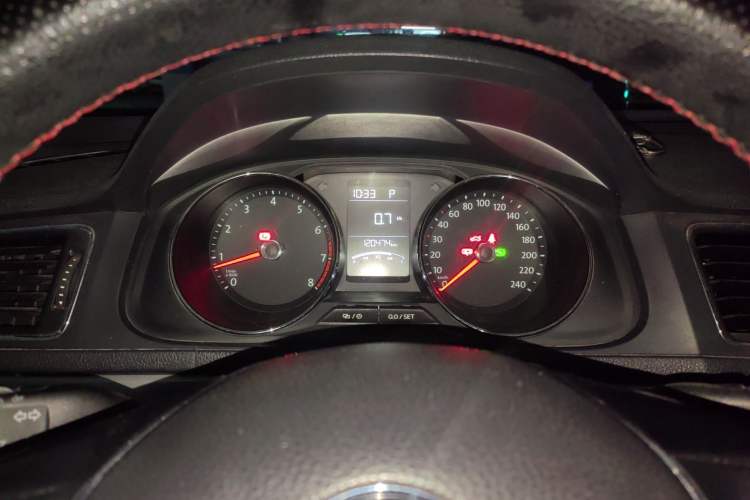 Used Volkswagen Lavida 2017 1.6L Automatic Comfort Edition Instrument Cluster