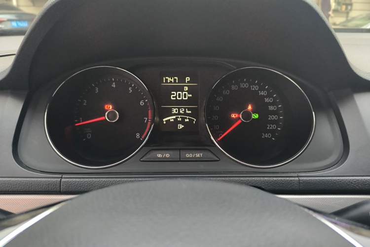 Used Volkswagen Lavida 2017 1.6L Automatic Comfort Edition Instrument Cluster