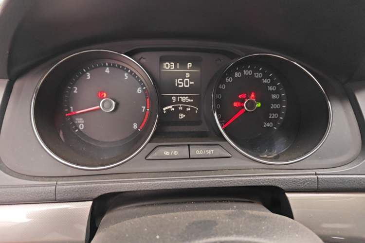Used Volkswagen Lavida 2017 1.6L Automatic Comfort Edition Instrument Cluster