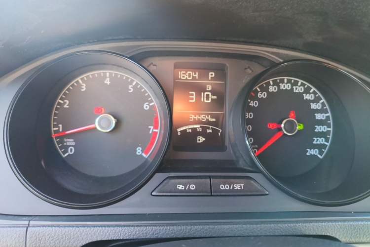Used Volkswagen Lavida 2017 1.6L Automatic Fashion Edition Instrument Cluster
