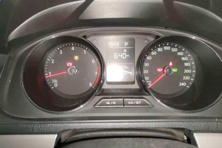 Used Volkswagen Lavida 2017 1.6L Automatic Comfort Edition Instrument Cluster