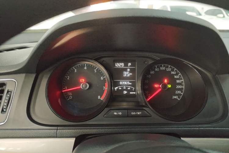 Used Volkswagen Lavida 2017 1.6L Automatic Fashion Edition Instrument Cluster