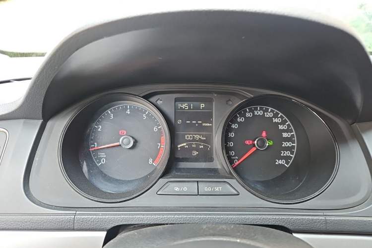 Used Volkswagen Lavida 2017 1.6L Automatic Fashion Edition Instrument Cluster