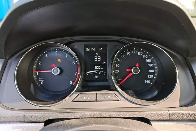 Used Volkswagen Lavida 2017 1.6L Automatic Comfort Edition Instrument Cluster