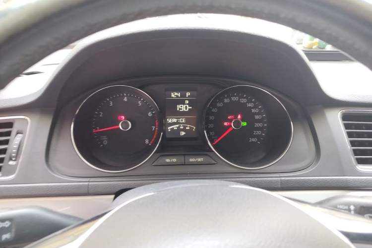 Used Volkswagen Lavida 2017 1.6L Automatic Comfort Edition Instrument Cluster