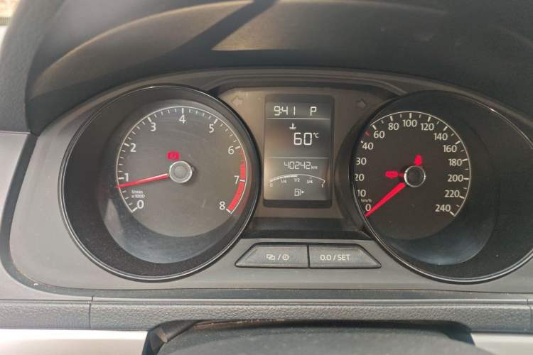 Used Volkswagen Lavida 2017 1.6L Automatic Fashion Edition Instrument Cluster