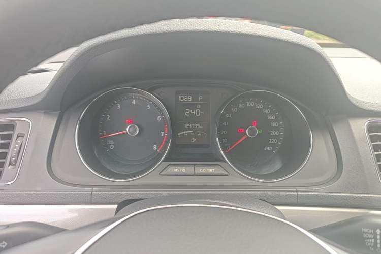 Used Volkswagen Lavida 2017 1.6L Automatic Comfort Edition Instrument Cluster
