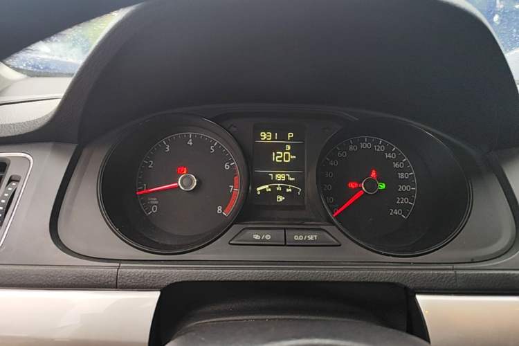 Used Volkswagen Lavida 2017 1.6L Automatic Fashion Edition Instrument Cluster