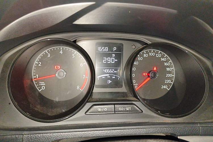 Used Volkswagen Lavida 2017 1.6L Automatic Fashion Edition Instrument Cluster