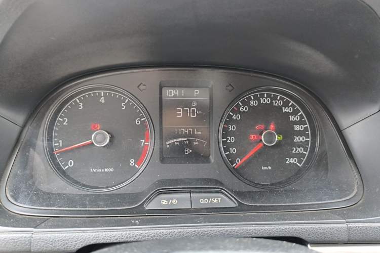 Used Volkswagen Lavida 2017 1.6L Automatic Fashion Edition Instrument Cluster