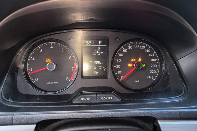 Used Volkswagen Lavida 2017 1.6L Automatic Fashion Edition Instrument Cluster