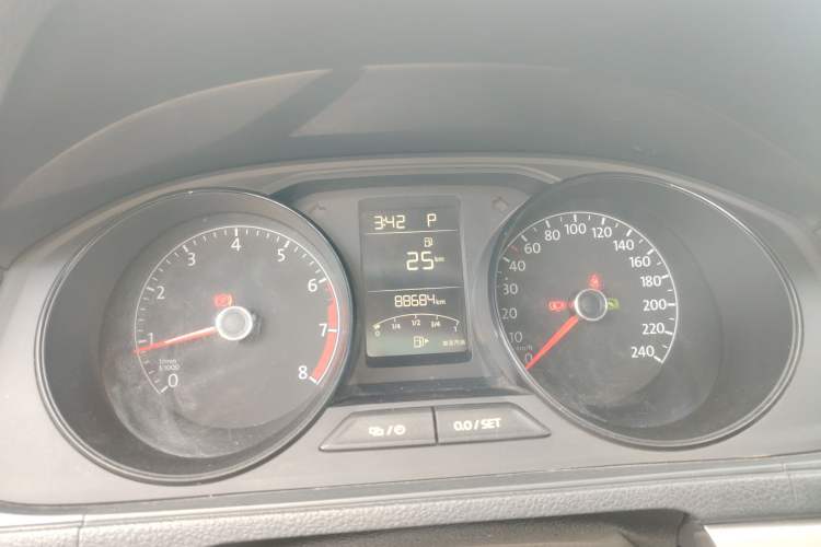 Used Volkswagen Lavida 2017 1.6L Automatic Fashion Edition Instrument Cluster