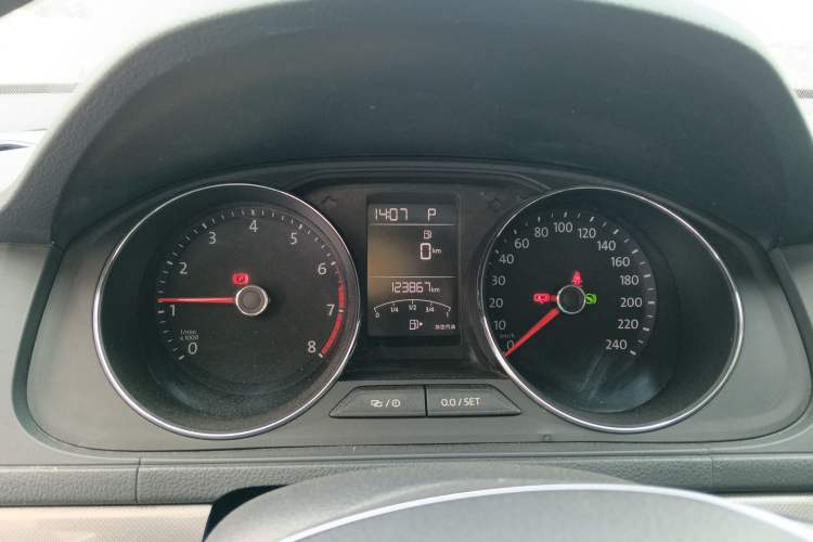 Used Volkswagen Lavida 2017 1.6L Automatic Comfort Edition Instrument Cluster