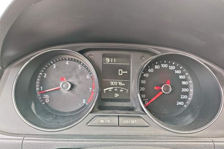 Used Volkswagen Lavida 2017 1.6L Manual Comfort Edition Instrument Cluster