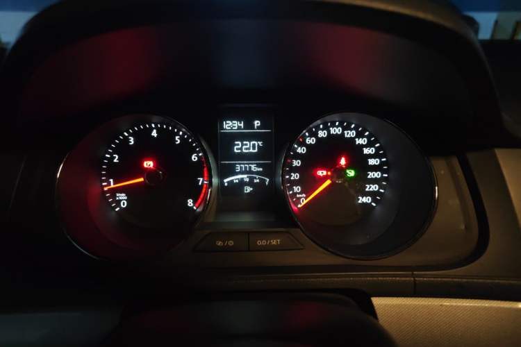 Used Volkswagen Lavida 2017 1.6L Automatic Comfort Edition Instrument Cluster