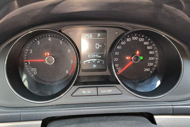 Used Volkswagen Lavida 2017 1.6L Automatic Comfort Edition Instrument Cluster
