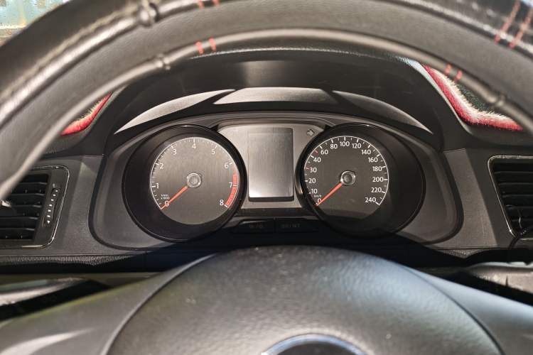 Used Volkswagen Lavida 2017 1.6L Automatic Fashion Edition Instrument Cluster