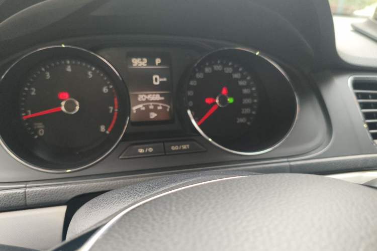 Used Volkswagen Lavida 2017 1.6L Automatic Comfort Edition Instrument Cluster