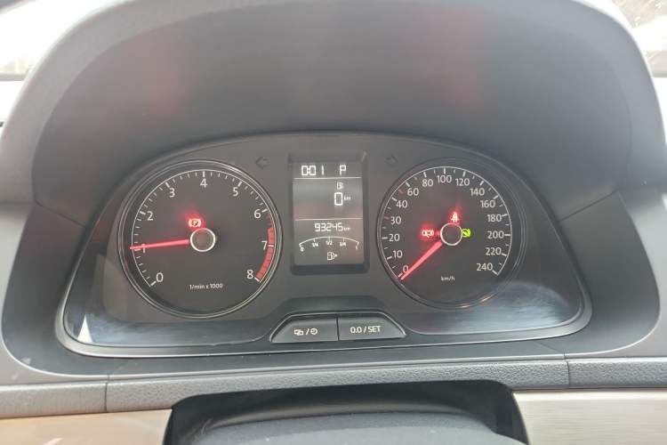 Used Volkswagen Lavida 2017 1.6L Automatic Comfort Edition Instrument Cluster