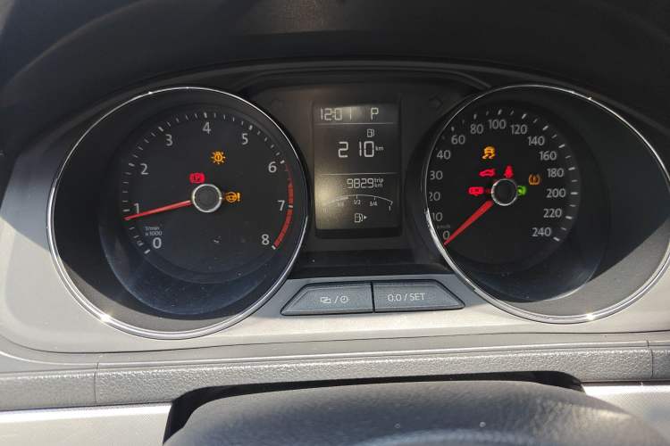 Used Volkswagen Lavida 2017 1.6L Automatic Comfort Edition Instrument Cluster