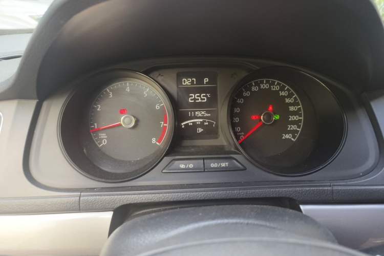 Used Volkswagen Lavida 2017 1.6L Automatic Fashion Edition Instrument Cluster