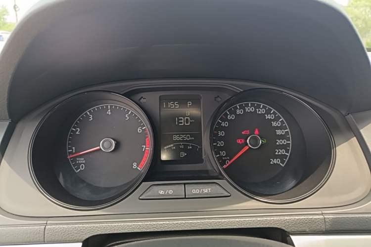 Used Volkswagen Lavida 2017 1.6L Automatic Fashion Edition Instrument Cluster