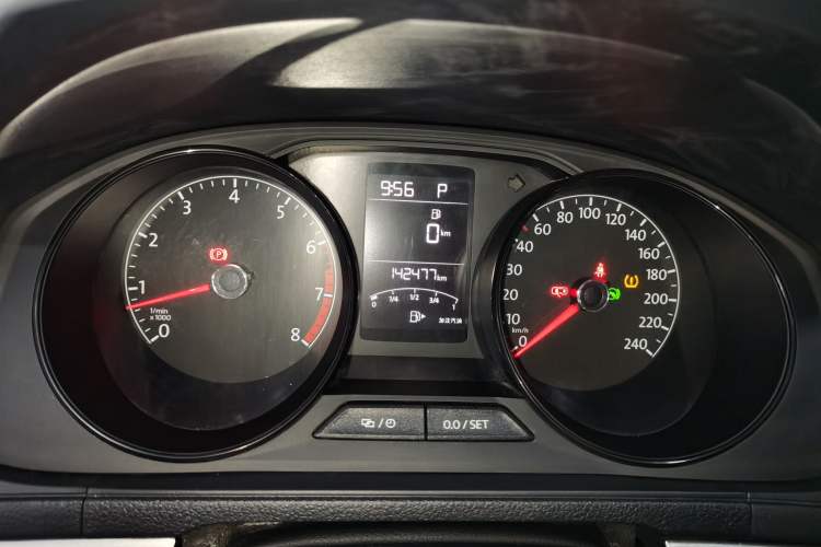 Used Volkswagen Lavida 2017 1.6L Automatic Fashion Edition Instrument Cluster