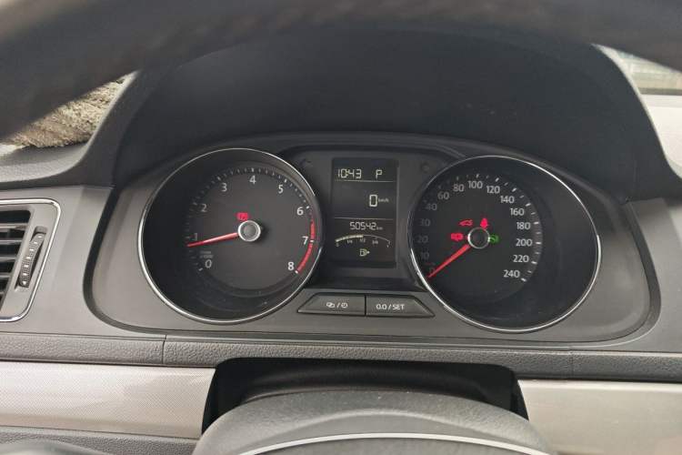 Used Volkswagen Lavida 2017 1.6L Automatic Comfort Edition Instrument Cluster