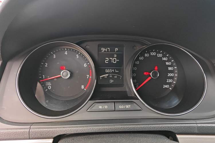 Used Volkswagen Lavida 2017 1.6L Automatic Comfort Edition Instrument Cluster