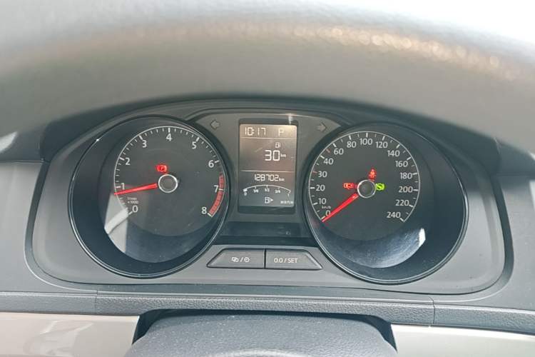 Used Volkswagen Lavida 2017 1.6L Automatic Fashion Edition Instrument Cluster