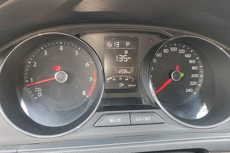 Used Volkswagen Lavida 2017 1.6L Automatic Comfort Edition Instrument Cluster