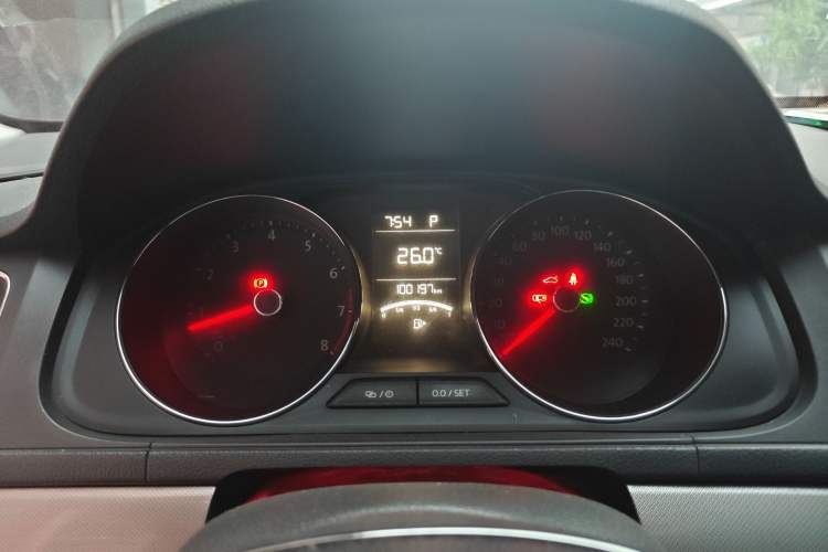Used Volkswagen Lavida 2017 1.6L Automatic Comfort Edition Instrument Cluster