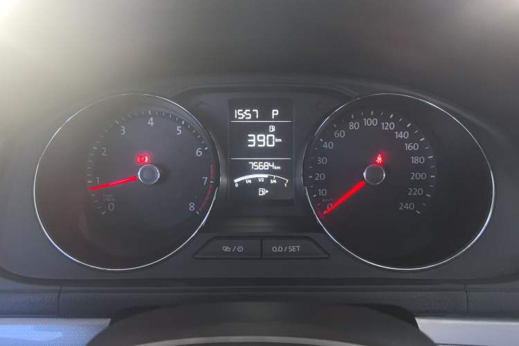 Used Volkswagen Lavida 2017 1.6L Automatic Comfort Edition Instrument Cluster