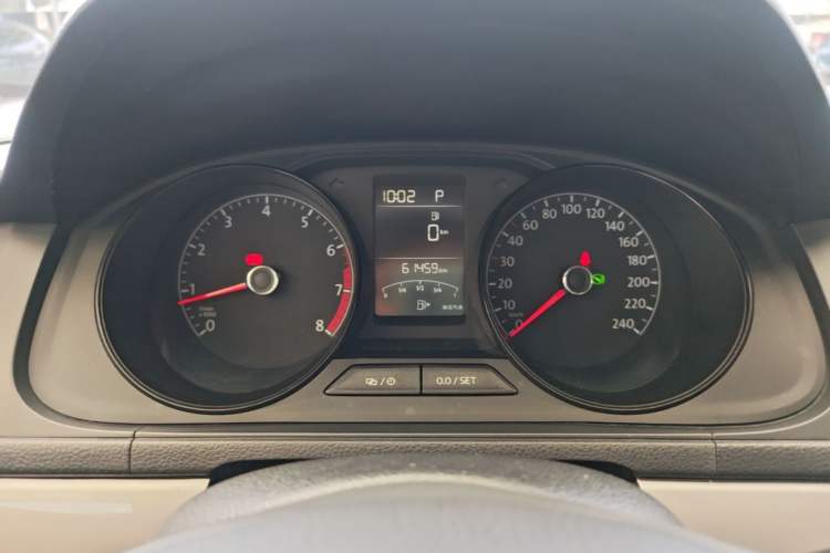 Used Volkswagen Lavida 2017 1.6L Automatic Fashion Edition Instrument Cluster