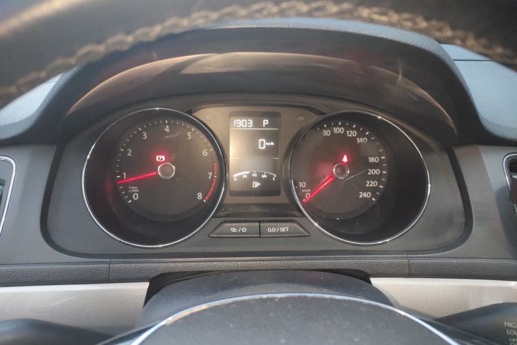 Used Volkswagen Lavida 2017 1.6L Automatic Comfort Edition Instrument Cluster