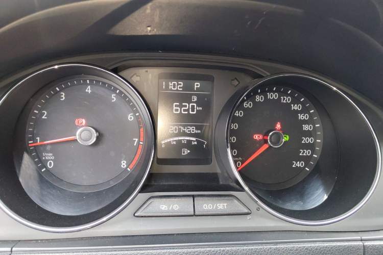 Used Volkswagen Lavida 2017 1.6L Automatic Comfort Edition Instrument Cluster