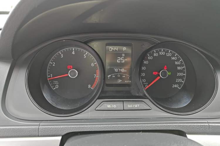 Used Volkswagen Lavida 2017 1.6L Automatic Fashion Edition Instrument Cluster