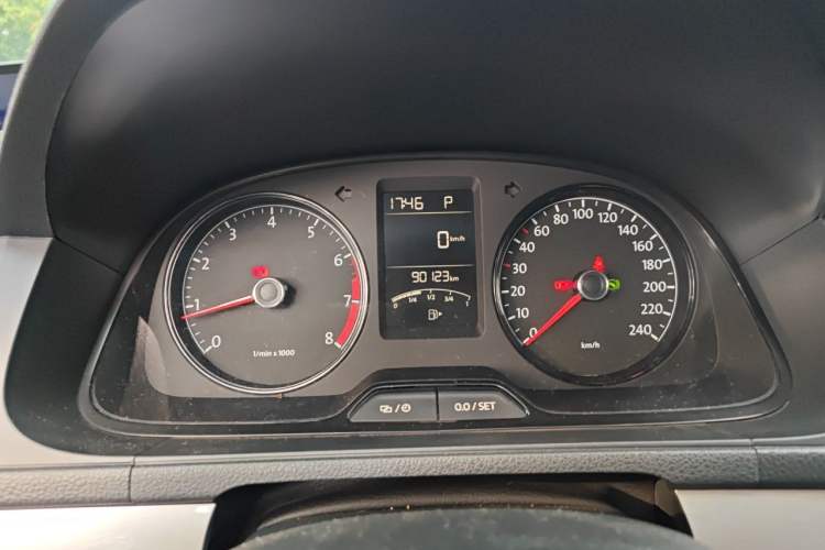 Used Volkswagen Lavida 2017 1.6L Automatic Fashion Edition Instrument Cluster