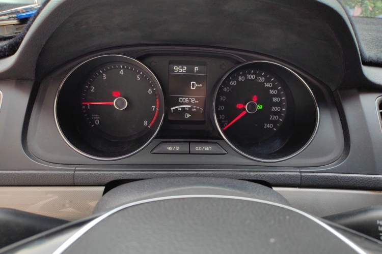 Used Volkswagen Lavida 2017 1.6L Automatic Comfort Edition Instrument Cluster