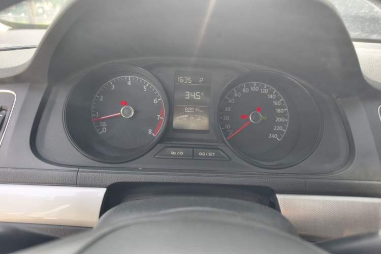 Used Volkswagen Lavida 2017 1.6L Automatic Fashion Edition Instrument Cluster