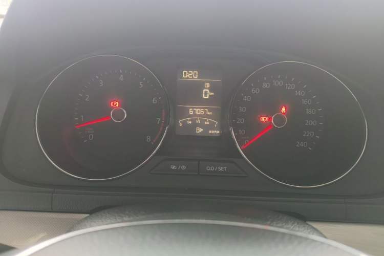 Used Volkswagen Lavida 2017 1.6L Manual Comfort Edition Instrument Cluster