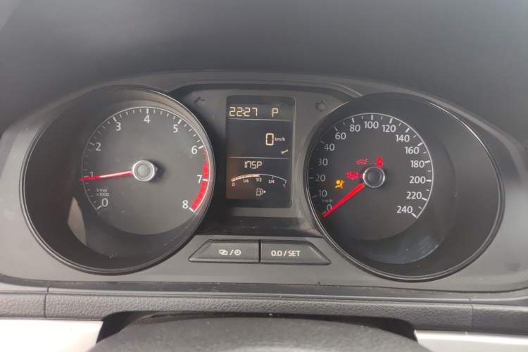 Used Volkswagen Lavida 2017 1.6L Automatic Fashion Edition Instrument Cluster