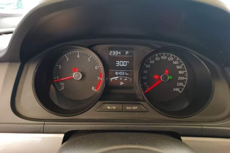 Used Volkswagen Lavida 2017 1.6L Automatic Fashion Edition Instrument Cluster