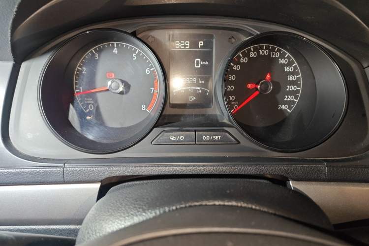 Used Volkswagen Lavida 2017 1.6L Automatic Fashion Edition Instrument Cluster