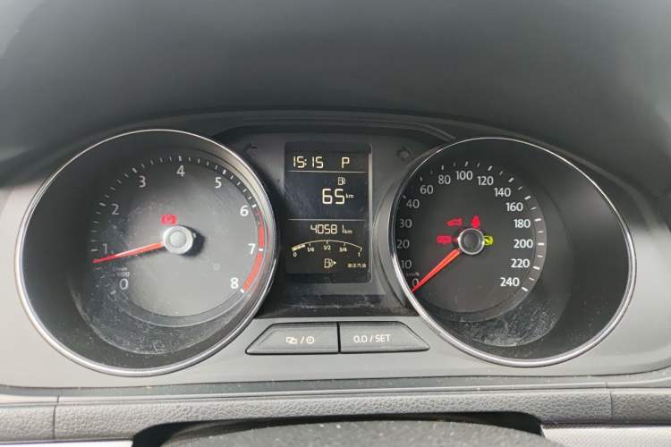 Used Volkswagen Lavida 2017 1.6L Automatic Comfort Edition Instrument Cluster